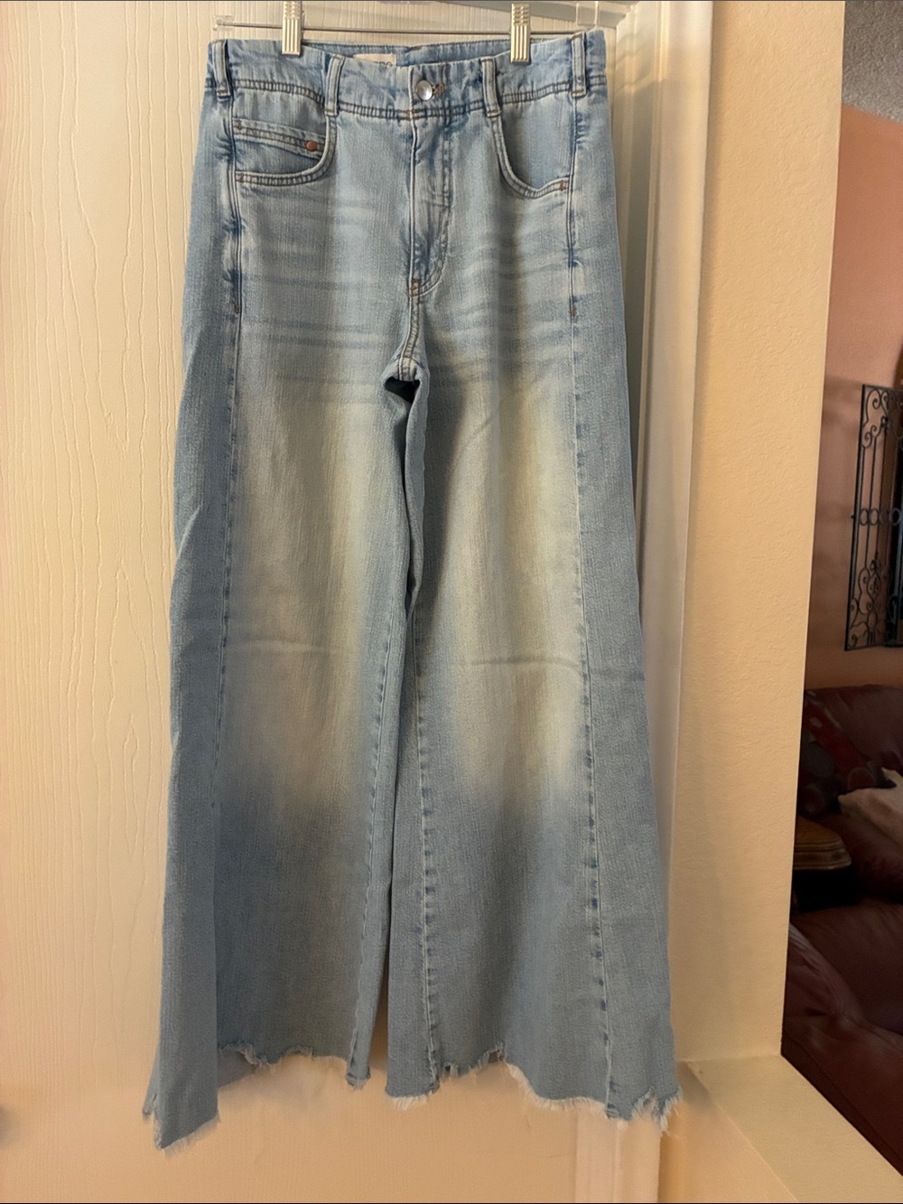 Pilcro Mid-Rise Light Blue Adi Jeans, measures size 28 - Picture 4 of 9
